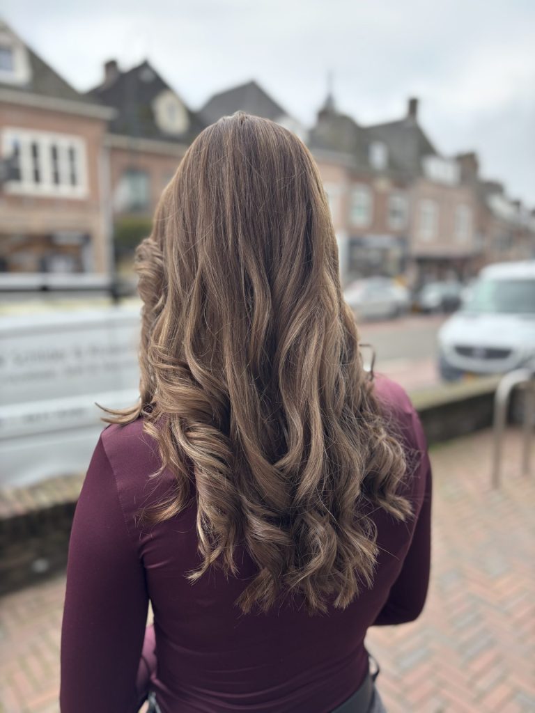 Terug naar haar eigen haar kleur
