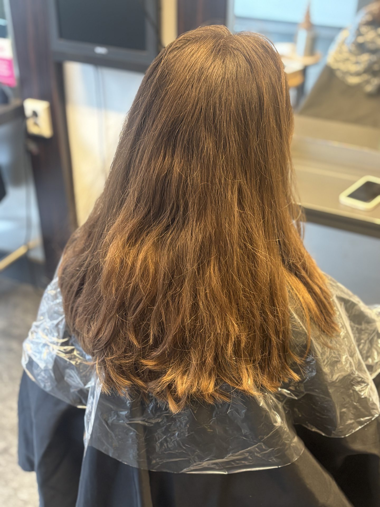 Haar eigen haarkleur met een warm tintje.